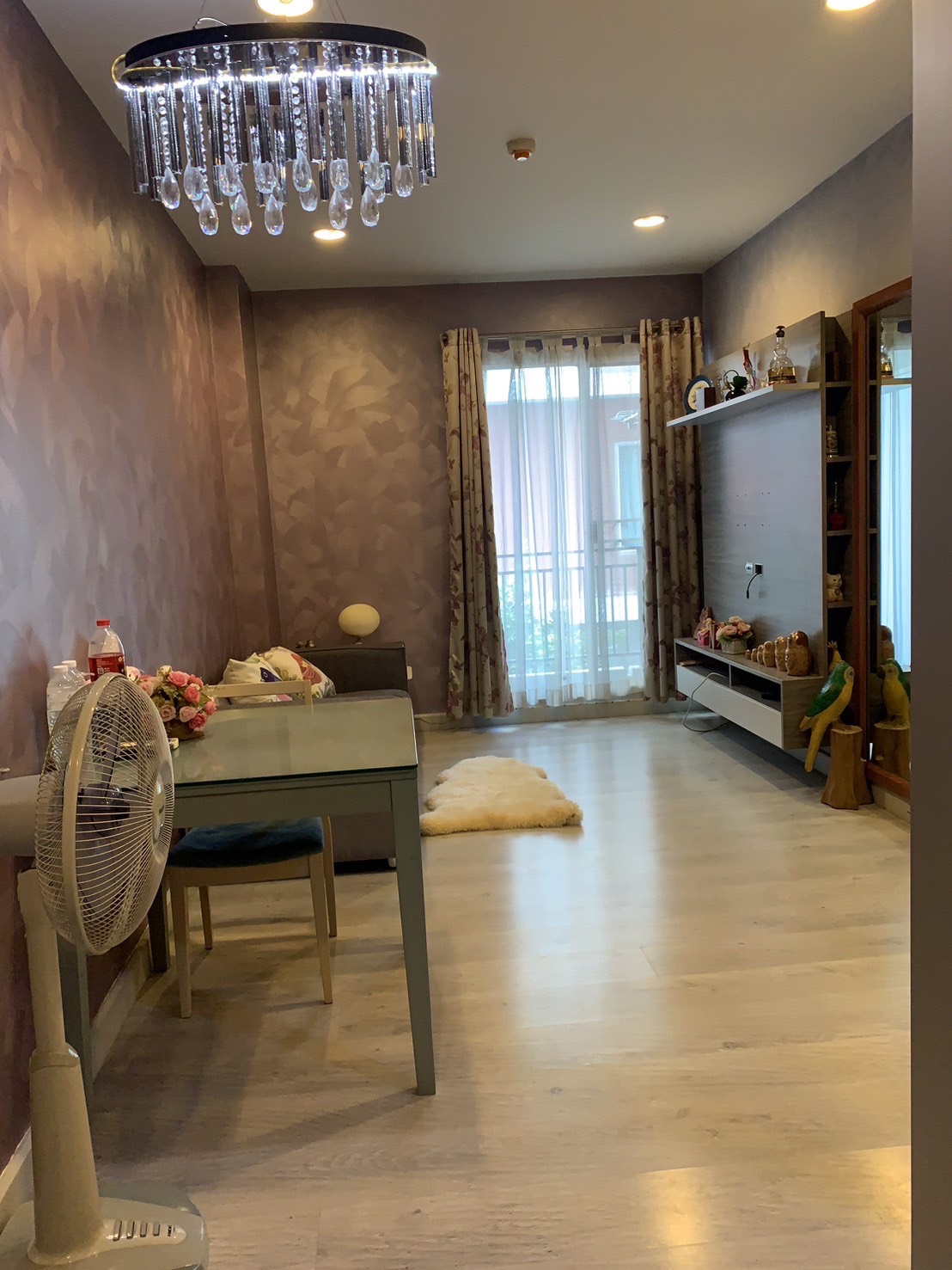 ขายพร้อมผู้เช่า Chambers Ramintra (แชมเบอร์ส รามอินทรา) ตกแต่งสสวย เฟอร์ฯ ครบ  ใกล้แฟชั่นไอส์แลนด์ ใกล้ทางด่วน และรถไฟฟ้าสายสีชมพู 