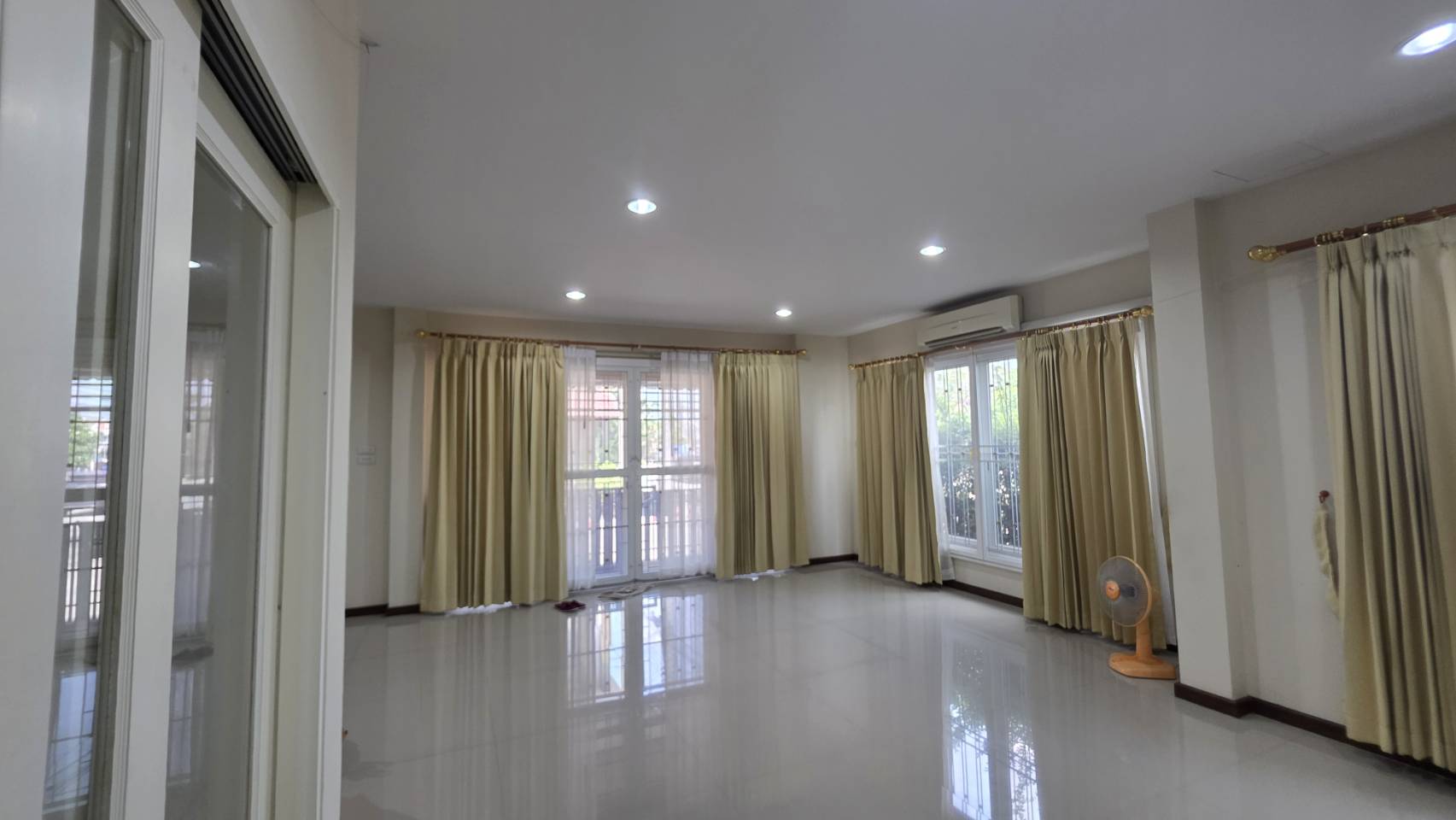 ขายด่วน เจ้าของขายเอง ขายบ้านเดี่ยว 2 ชั้น พร้อมที่ดินเปล่ามีโฉนด รวมพื้นที่ 120 ตร.วา (บ้านหลังมุม) 