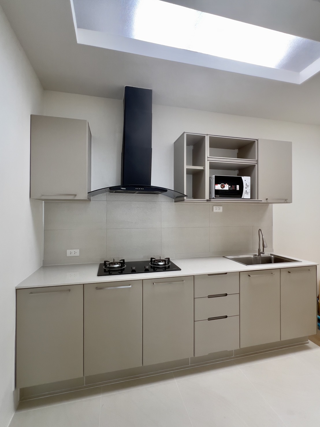 ขายทาวน์เฮาส์ 2 ชั้น รีโนเวทใหม่  ทำเลดี ใกล้เซ็นทรัลบางนา พร้อมอยู่ 