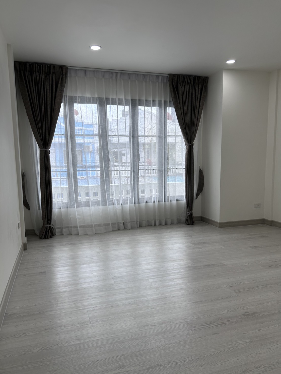 ขายทาวน์เฮาส์ 2 ชั้น รีโนเวทใหม่  ทำเลดี ใกล้เซ็นทรัลบางนา พร้อมอยู่ 