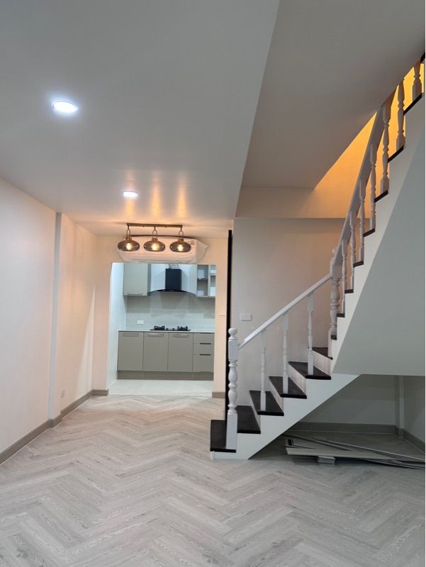 ขายทาวน์เฮาส์ 2 ชั้น รีโนเวทใหม่  ทำเลดี ใกล้เซ็นทรัลบางนา พร้อมอยู่ 