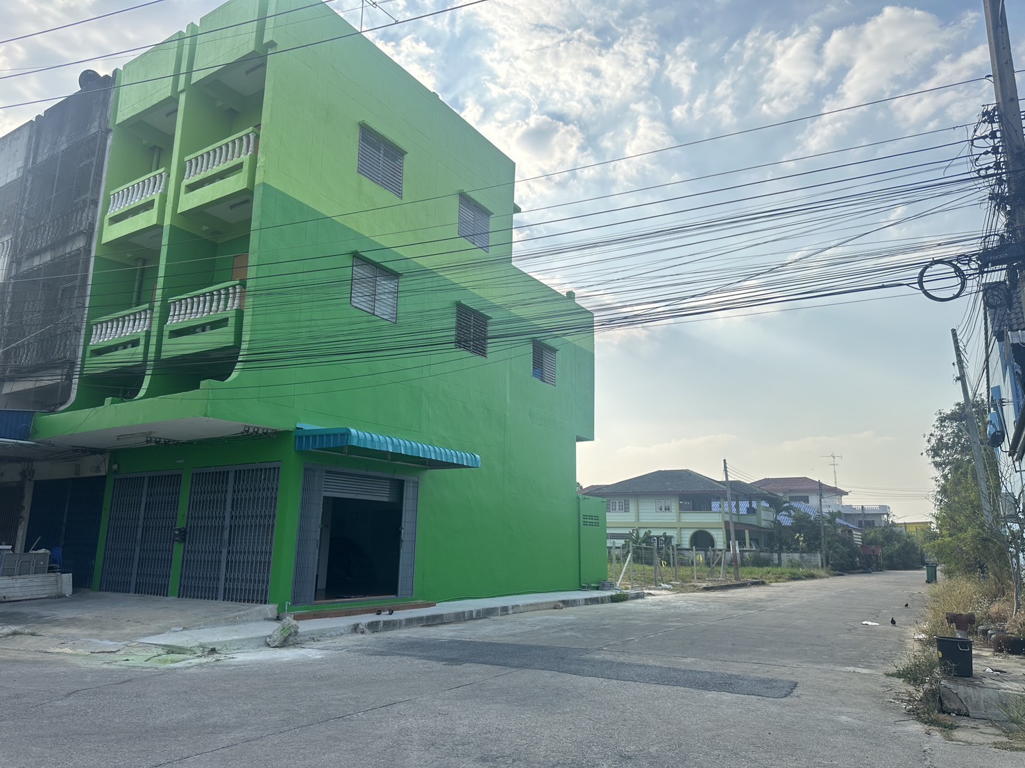 ขาย/ให้เช่าอาคารพาณิชย์ 3 ชั้น พร้อมโฉนดที่ดิน  อำเภอเมืองนครปฐม จังหวัดนครปฐม