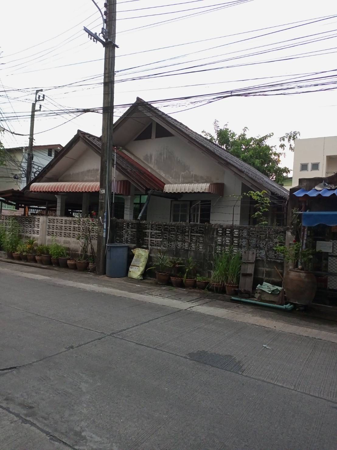 ขายบ้านเดี่ยว 1 ชั้น ซอยที่ดินทองสุขุมวิท 107  ทำเลดี จ.สมุทรปราการ 
