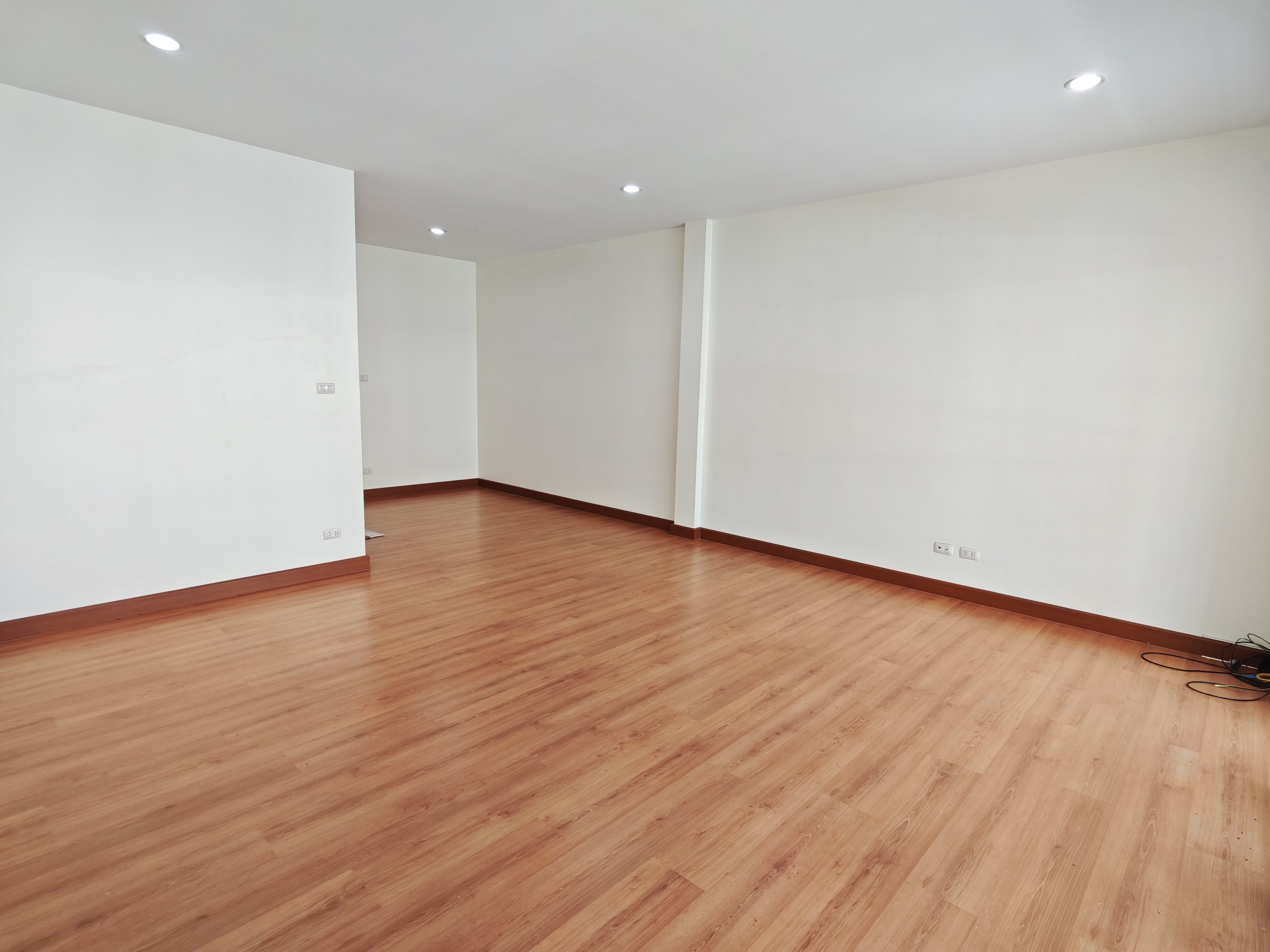 ขายด่วน ทาวน์โฮม 3 ชั้น  โครงการวิชั่นสมาร์ทซิตี้  ทำเลทองนครอินทร์–พระราม 5 จ.นนทบุรี 