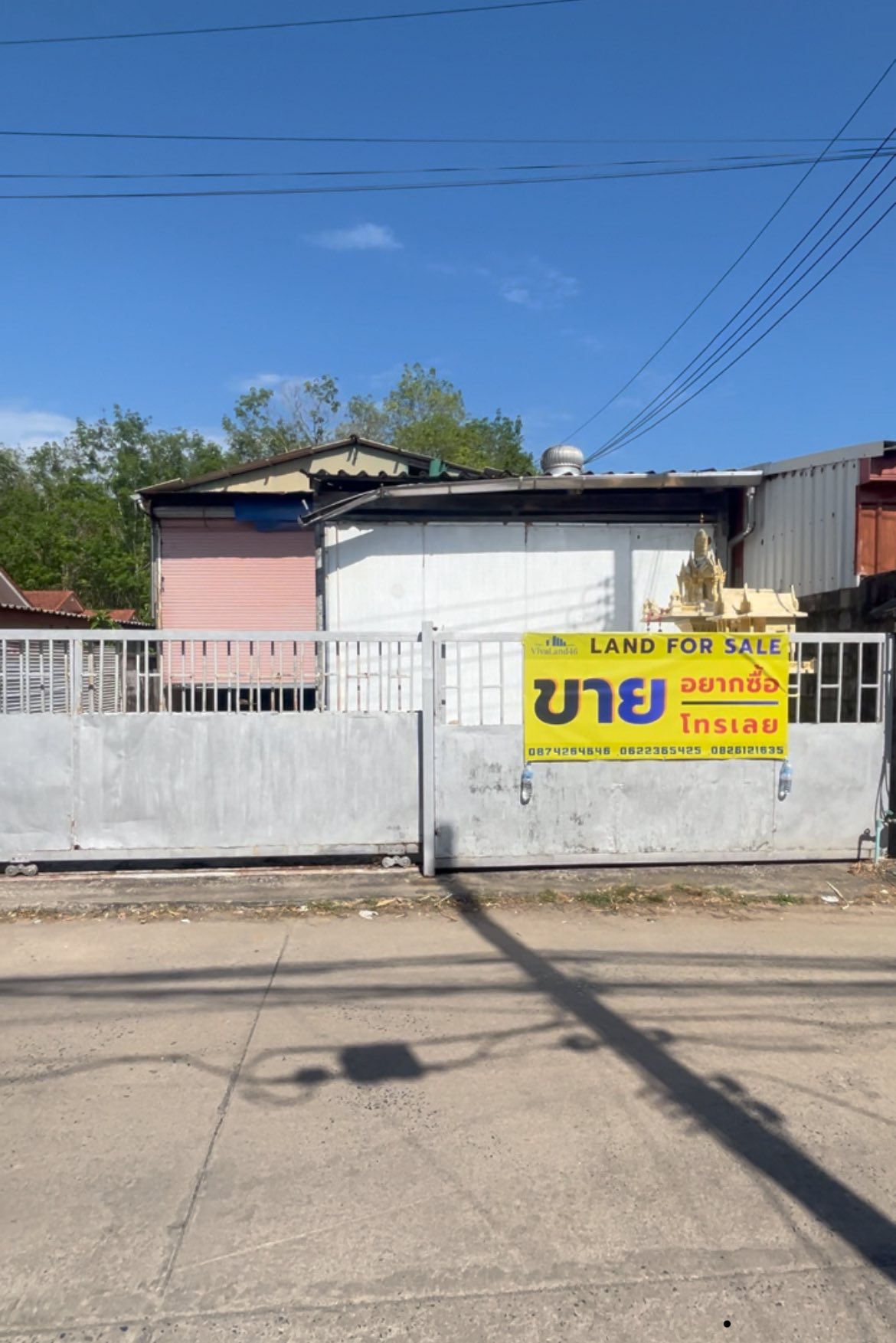 ที่ดินพร้อมอาคาร ตั้งอยู่ในซอยตาเอียด 