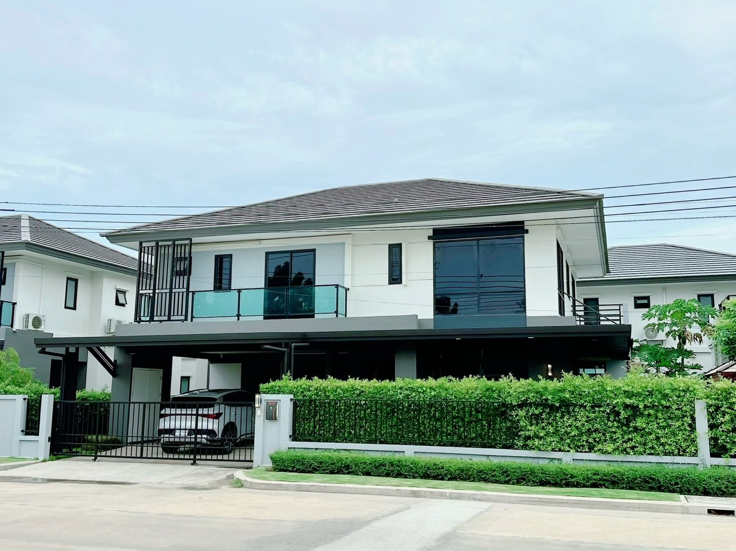 ขายบ้านหรู 2 ชั้น ทำเลดีที่สุดในโครงการ บริทาเนีย บางนา–สุวรรณภูมิ กม.26