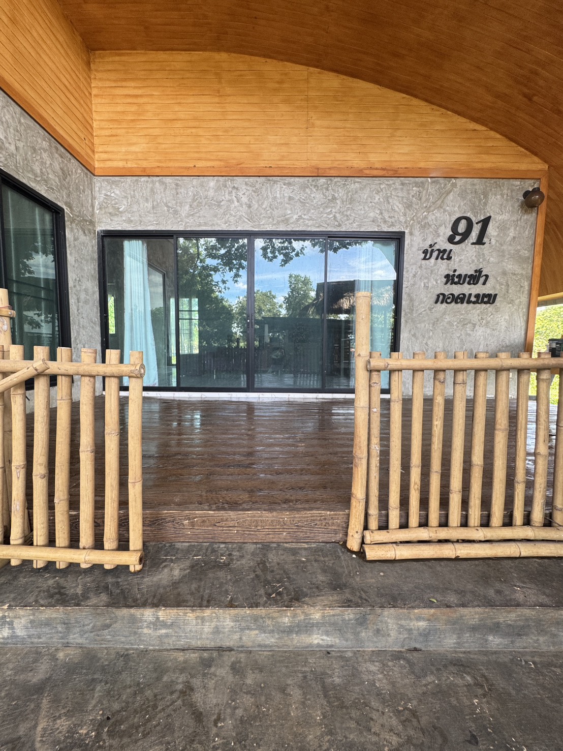 ขายบ้านพร้อมที่ดิน บรรยากาศธรรมชาติ วิวภูเขา หลังบ้านติดลำราง อำเภอปากช่อง จังหวัดนครราชสีมา