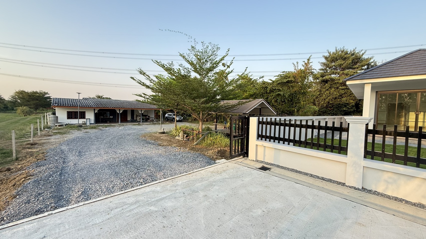 ขายด่วน! ที่ดินอยู่ในโครงการจัดสรร พร้อมบ้านเดี่ยวและโกดังเก็บของขนาดใหญ่ กำแพงแสน จังหวัดนครปฐม