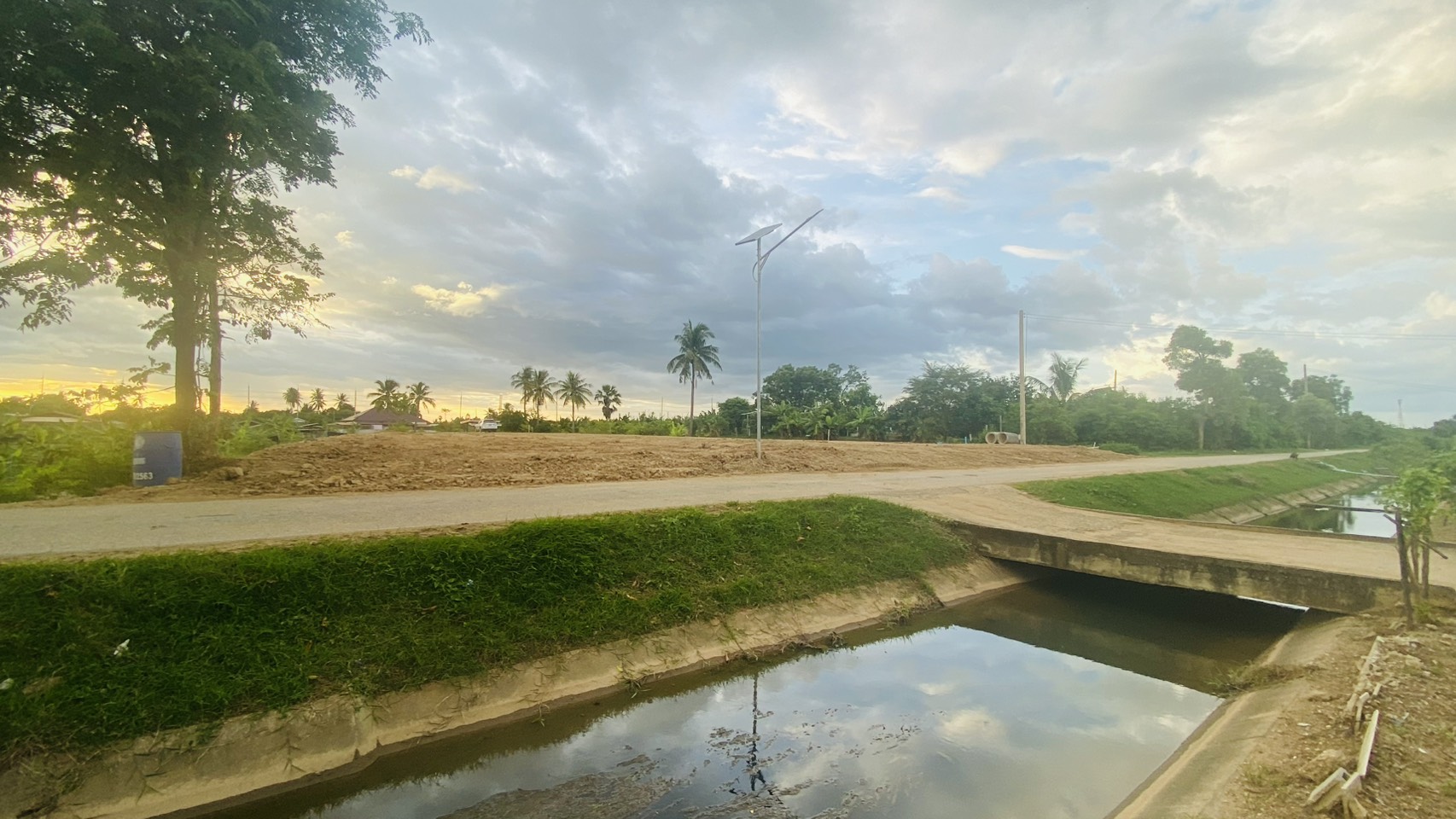 ขายที่ดินสวยแบ่งแปลงแล้ว พร้อมศาลาริมน้ำ อ.บ้านโป่ง จ.ราชบุรี