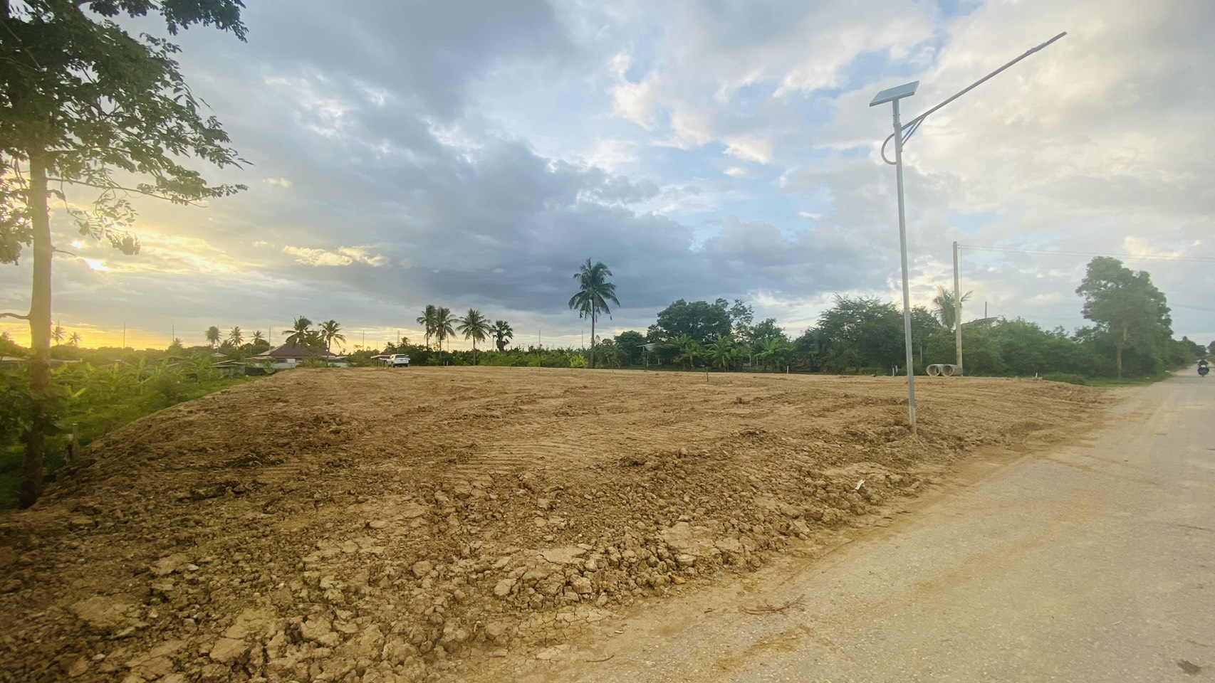 ขายที่ดินสวยแบ่งแปลงแล้ว พร้อมศาลาริมน้ำ อ.บ้านโป่ง จ.ราชบุรี