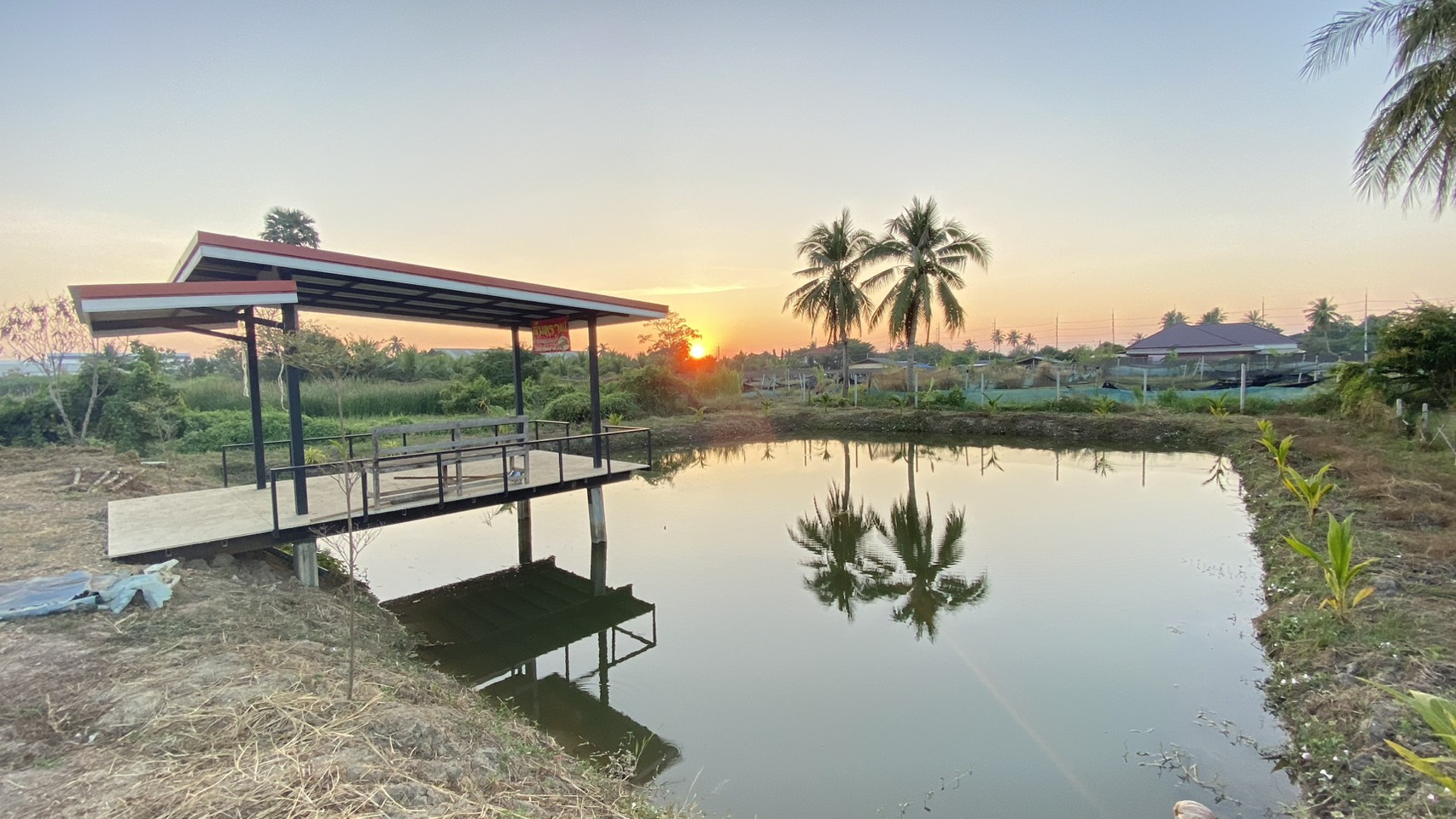 ขายที่ดินสวยแบ่งแปลงแล้ว พร้อมศาลาริมน้ำ อ.บ้านโป่ง จ.ราชบุรี