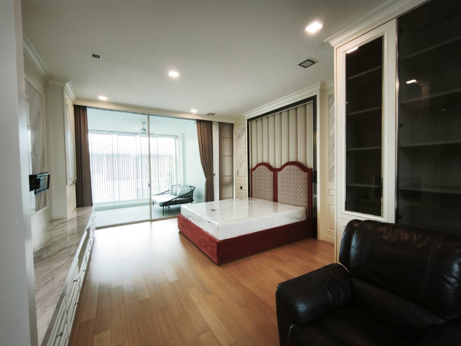ขาย/เช่า บ้านหรู VIVE เอกมัย-รามอินทรา (พร้อมลิฟท์ส่วนตัว)