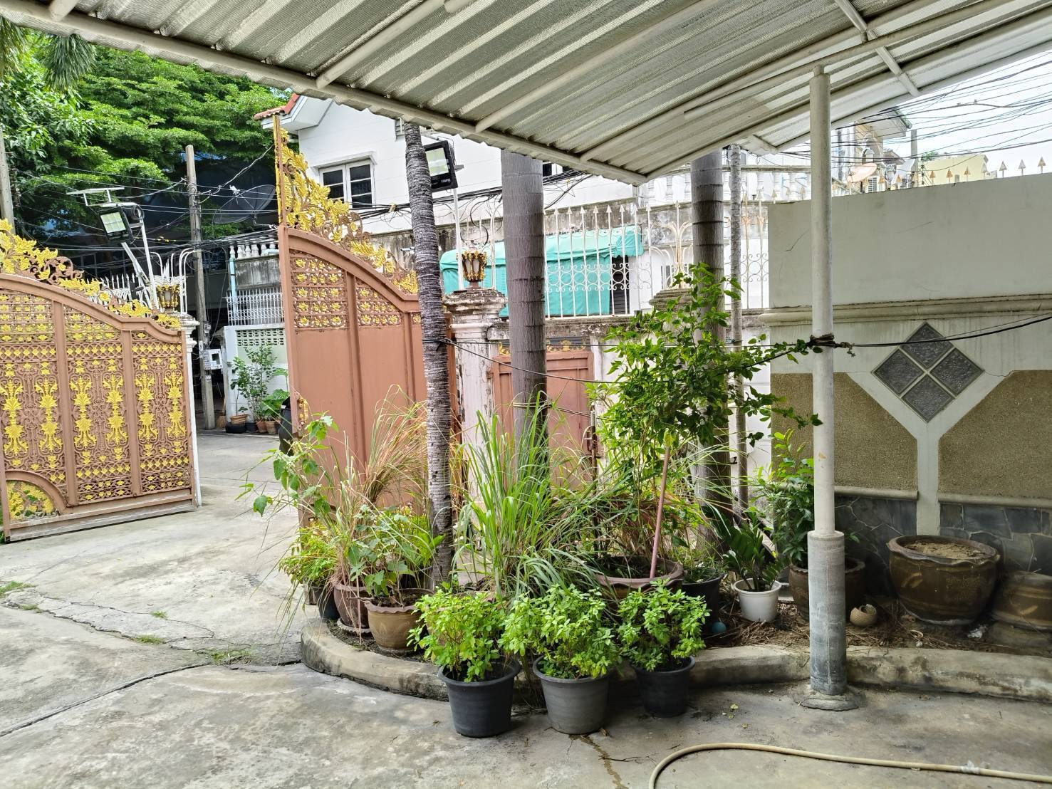 ขายบ้านเดี่ยว 2 ชั้น 2 หลัง ซอยอินทามระ 44 ถนนสุทธิสาร ทำเลดี ใกล้มหาวิทยาลัยหอการค้าไทย เขตดินแดง กรุงเทพมหานคร