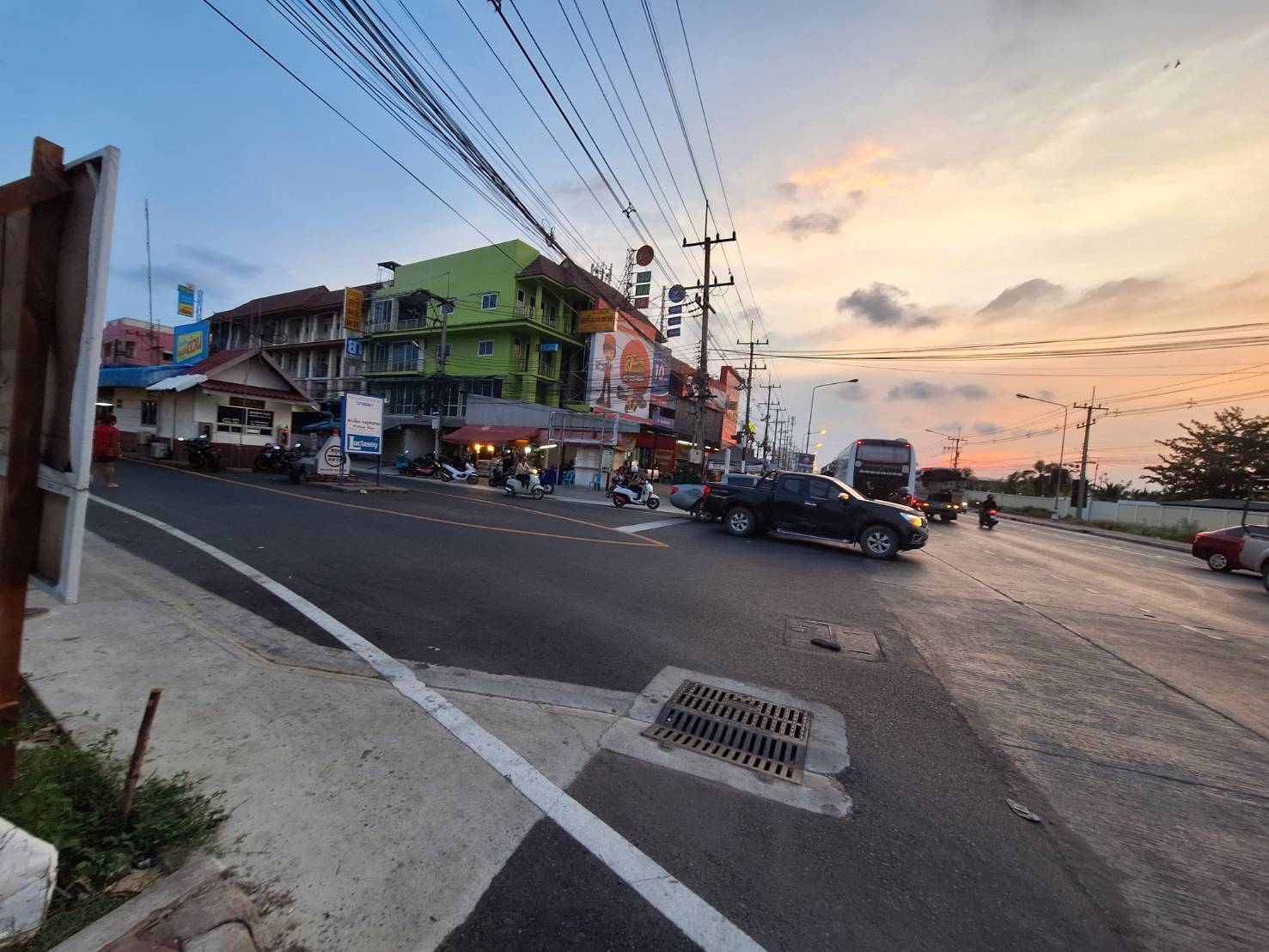 ขาย อาคารพาณิชย์ทำเลทองติดถนน  ถนนบางปลา ตำบลท่าทราย  อำเภอเมือง จังหวัดสมุทรสาคร