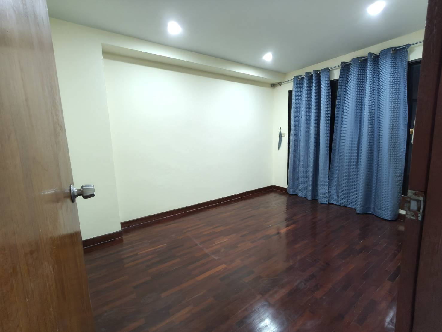 ขาย/เช่าห้องชุดสำนักงาน หรือห้องพัก The green place ซ.บางนาตราด 32 เข้าซอย 100 ม. คอนโดอยู่ตรงข้ามเซ็นทรัลบางนา
