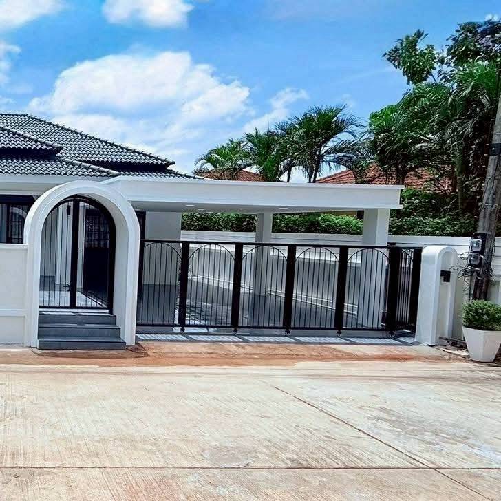Pool villa for sale in Soi Siam. Fully built-in and furnished. Just bring your suitcase and move in! Design reflecting good taste and a perfect lifestyle.