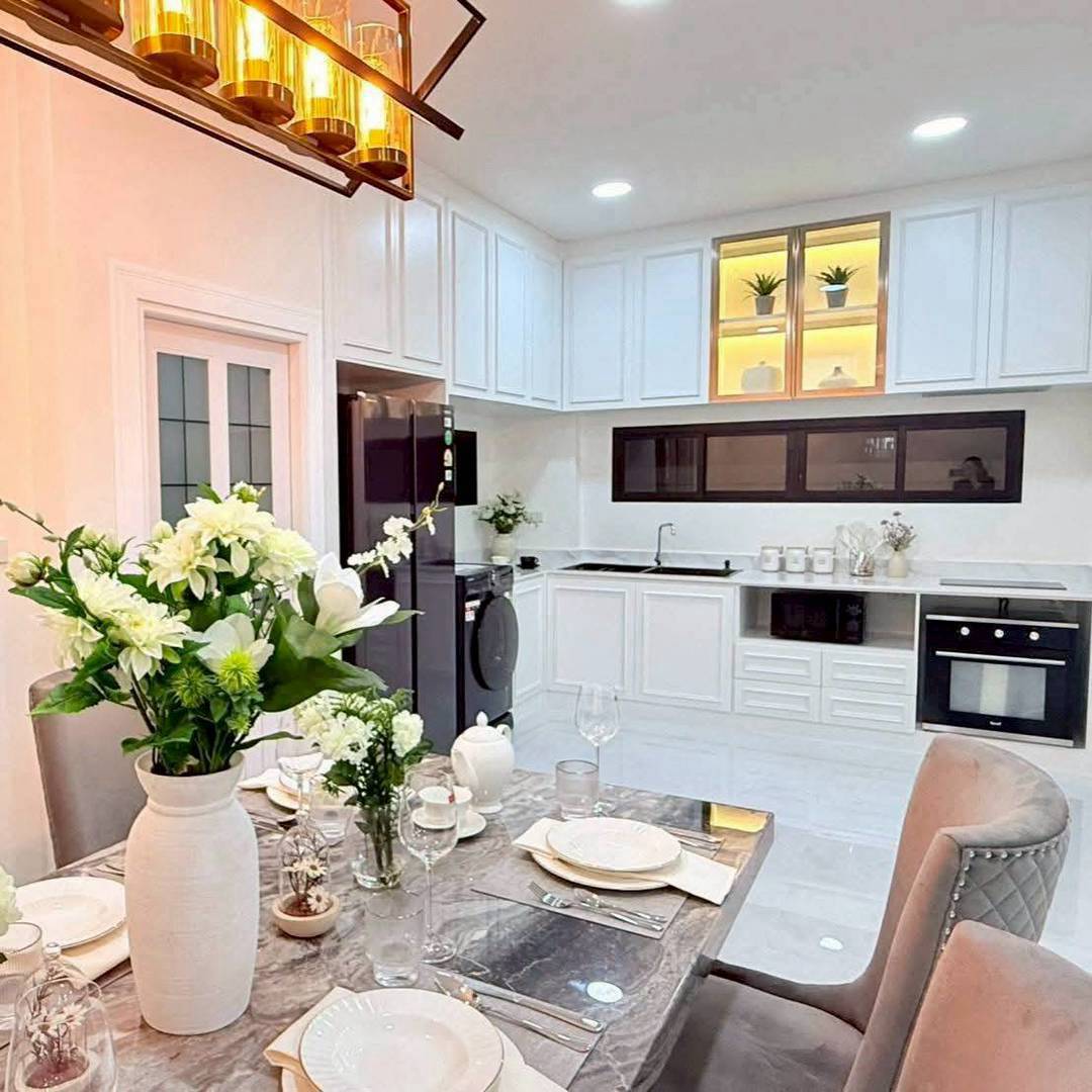 Pool villa for sale in Soi Siam. Fully built-in and furnished. Just bring your suitcase and move in! Design reflecting good taste and a perfect lifestyle.