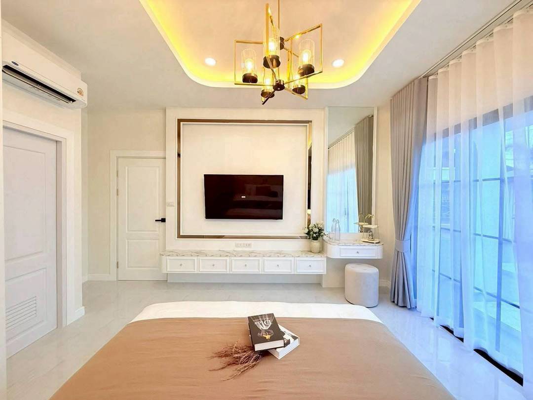 Pool villa for sale in Soi Siam. Fully built-in and furnished. Just bring your suitcase and move in! Design reflecting good taste and a perfect lifestyle.
