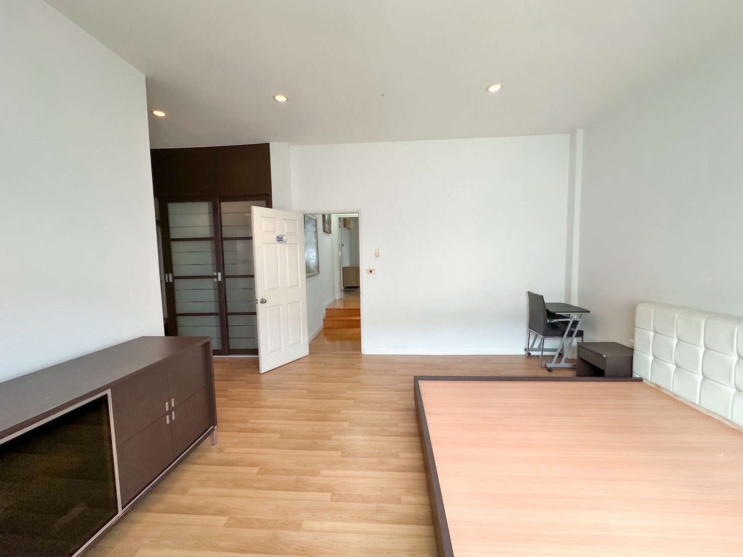 ขายทาวน์โฮม 3 ชั้น หมู่บ้านยูโรโนวา ลาดกระบัง 24/1 กรุงเทพมหานคร
