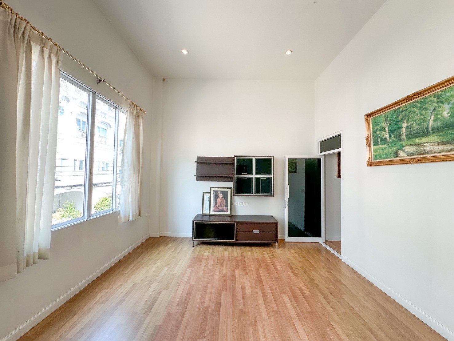 ขายทาวน์โฮม 3 ชั้น หมู่บ้านยูโรโนวา ลาดกระบัง 24/1 กรุงเทพมหานคร