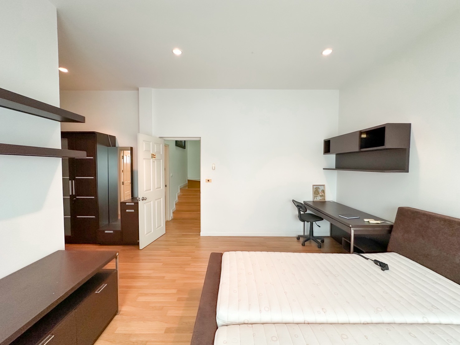 ขายทาวน์โฮม 3 ชั้น หมู่บ้านยูโรโนวา ลาดกระบัง 24/1 กรุงเทพมหานคร