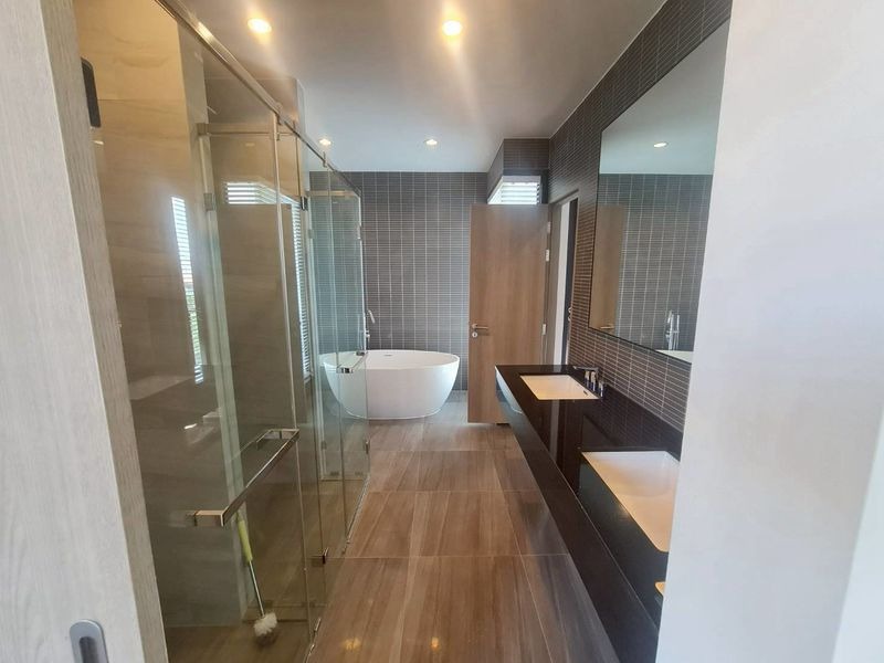 ขายบ้านเดี่ยว Vana Residence กรุงเทพกรีฑา ทำเลดี ติดต่อผึ้งรติ 061-941-9639