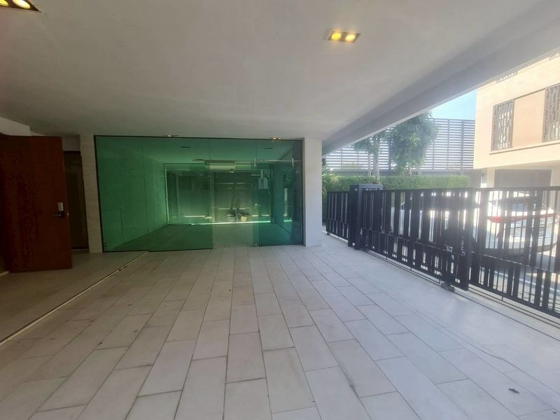 ขายบ้านเดี่ยว Vana Residence กรุงเทพกรีฑา ทำเลดี ติดต่อผึ้งรติ 061-941-9639
