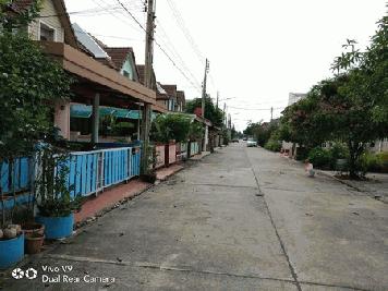 ขายบ้านแฝดพร้อมอยู่หมู่บ้านเดอะคันทรี่เมืองใหม่  เนื้อที่ 30 ตารางวา  จังหวัดชลบุรี 