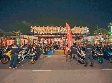 เซ้งด่วน‼️ ร้านอาหาร  นั่งชิล @อยู่หนามแดง สมุทรปราการ ( ตลาดเสรีมาเก็ต) 