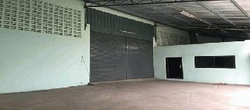 ขาย โกดัง  300 ตารางเมตร เดินทางสะดวก ใกล้ถนนหลักเส้นเพชรเกษม เพียง 300 เมตร อ้อมน้อย - KK2839S