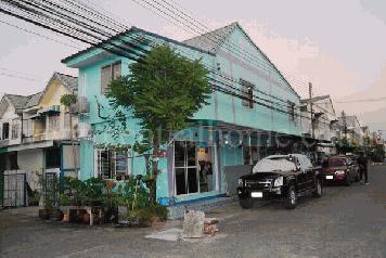 ทาวน์เอ้าส์ หมู่บ้าน อยู่เจริญ 4 ลำลูกกา คลอง 4