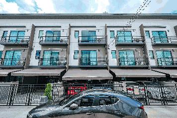 ทาวน์โฮม บ้านกลางเมือง ศรีนครินทร์ - อ่อนนุช