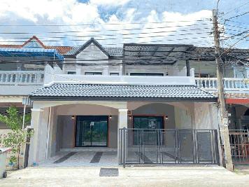 หลังนี้ลดราคา หมู่บ้านอุบลชาติ ถนนเมน  ถ.รัตนาธิเบศร์ ตำบลไทรม้า อำเภอเมืองนนทบุรี จังหวัดนนทบุรี 