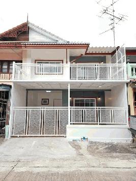 หมู่บ้านพฤกษา3เนื้อที่ 18ตรว. 3นอน 2น้ำ มีเทอเรส ตกแต่งใหม่ทั้งหลัง