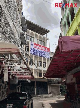 ขายตึก 4 ชั้น ถนนจรัญสนิทวงศ์ (66/3) ใกล้แยกถนนสิรินธร ระยะทาง 200 เมตร ระยะเดินจากปากซอย 25 เมตร มองเห็นได้ชัดเจนจากถนนจรัญสนิทวงศ์