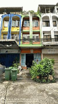 ขายตึกแถว ย่านอโศก ดินแดง ใกล้สี่แยกพระราม 9 พื้นที่ 13 ตรว. รับประกันเลยว่าขายถูกสุดในย่านนี้แล้ว