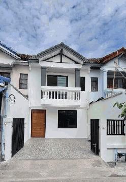 ขาย ทาวน์เฮ้าส์ รีโนเวทแล้วทั้งหลัง ทำเลดี  หมู่บ้านทรงพล ลำลูกกาคลอง2