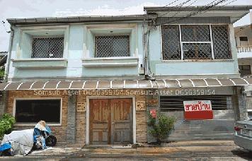 ขายทาวน์เฮ้าส์ลาดพร้าว 41 ทำเลดีมาก  2 ชั้น  4 ห้องนอน 53 ตร.ว จอดรถได้ 2 คัน 