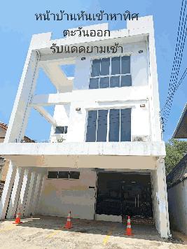ให้เช่าบ้านเดี่ยว 3 ชั้น สามารถทำเป็นสตูดิโอหรือออฟฟิศได้ ทำเลดี แถว.เพชรบุรีตัด  ใหม่ บางกะปิ