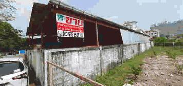 ขาย ที่ดินพร้อมคลังสินค้า (โกดัง) มินิแฟคตอรี่ และออฟฟิตสำนักงานใจกลางเมือง พื้นที่รวม 497 ตรว. (1 ไร่ 97 ตรว.) ตั้งอยู่บนถนนรามอินทรา ใกล้โครงการสถานีรถไฟฟ้าสายสีชมพู