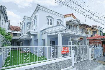 ขายบ้านทาวน์โฮมห้องมุม คลัสเตอร์พาร์ค รีโนเวทใหม่ ในโครงการบางใหญ่ซิตี้ เนื้อที่ 36 ตรว.
