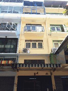 ขายด่วนอาคารพาณิชย์ 4 ชั้นครึ่ง กลางซอยตากสิน 4