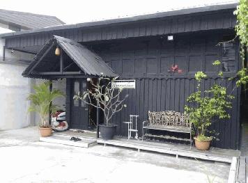 ให้เช่าบ้านเดี่ยวชั้นเดียว 54 ตรว. ลาดพร้าว 134 เหมาะทำออฟฟิศ หรือสตูดิโอ อยู่อาศัยก็ได้ จอดรถ 5-6 คัน ใกล้รถไฟฟ้าสถานีบางกะปิ 