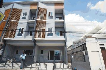 ขายทาวน์โฮม 3 ชั้น Modern loft สร้างใหม่ 21 ตรว. 3 ห้องนอน เฉลิมพระเกียรติ ร.9 ซอย 14 ทาวน์โฮมมือหนึ่ง กู้เต็ม ฟรีโอน   