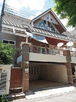 ให้เช่าทาวน์โฮมโครงการเมอริทเพลส ลาดพร้าว 87 ใกล้CDC เนื้อที่  45 ตร.ว.  3ชั้น  ใกล้ห้างเดอะมอลลบางกะปิ เลียบด่วนเอกมัย-รามอินทรา 