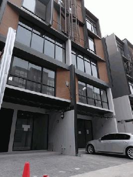  ให้เช่าThe Pride สุขุมวิท 77 (ซ. อ่อนนุช 30) Home Office สไตล์ Modern ที่จอดรถของตัวอาคาร 4 คัน
