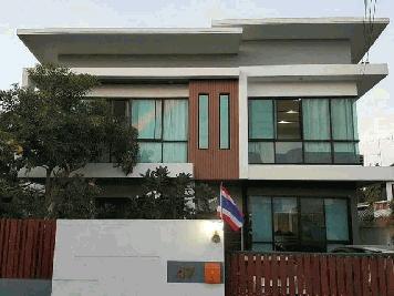 ขายบ้านเดี่ยว 2 ชั้น ย่านลาดพร้าว โชคชัย 4 เลียบด่วน พร้อมเฟอร์นิเจอร์ 