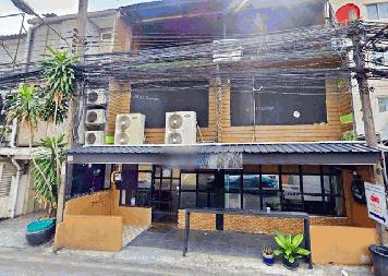 เหม่งจ๋าย ถ.รัชดา1-11 150ม.ตลาดห้วยขวาง  ให้เช่าอาคารพาณิชย์ใหญ่ 3ชั้น 32ตรว. สามารถตกแต่งร้าน 365 ตรม. ต่อรองได้ 4นอน 4น้ำ