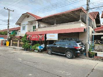 ขายด่วนบ้านเดี่ยว 2 ชั้น 50 ตารางวา  หมู่บ้านการุณรักษ์บึงอ้อ  ติดถนนหลักหมูบ้าน  จ.นครสวรรค์   ZK186