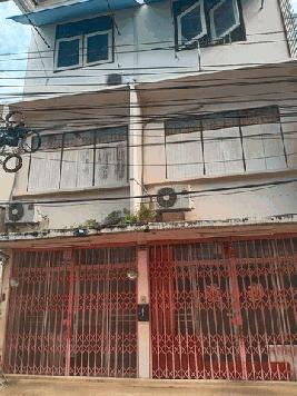 ขายอาคารพาณิชย์  ย่านสาธุประดิษฐ์ สาทร สีลม ใกล้จุดขึ้นลงทางด่วน ใกล้เซ็นทรัลพระราม3   ทำเลดีติดถนน 2 ด้าน 3 ชั้น เข้าออกได้หลายทาง